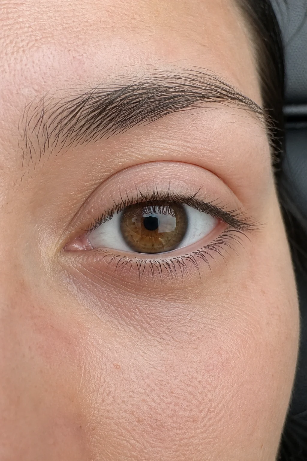 Natural lashes before a classic lash lift
