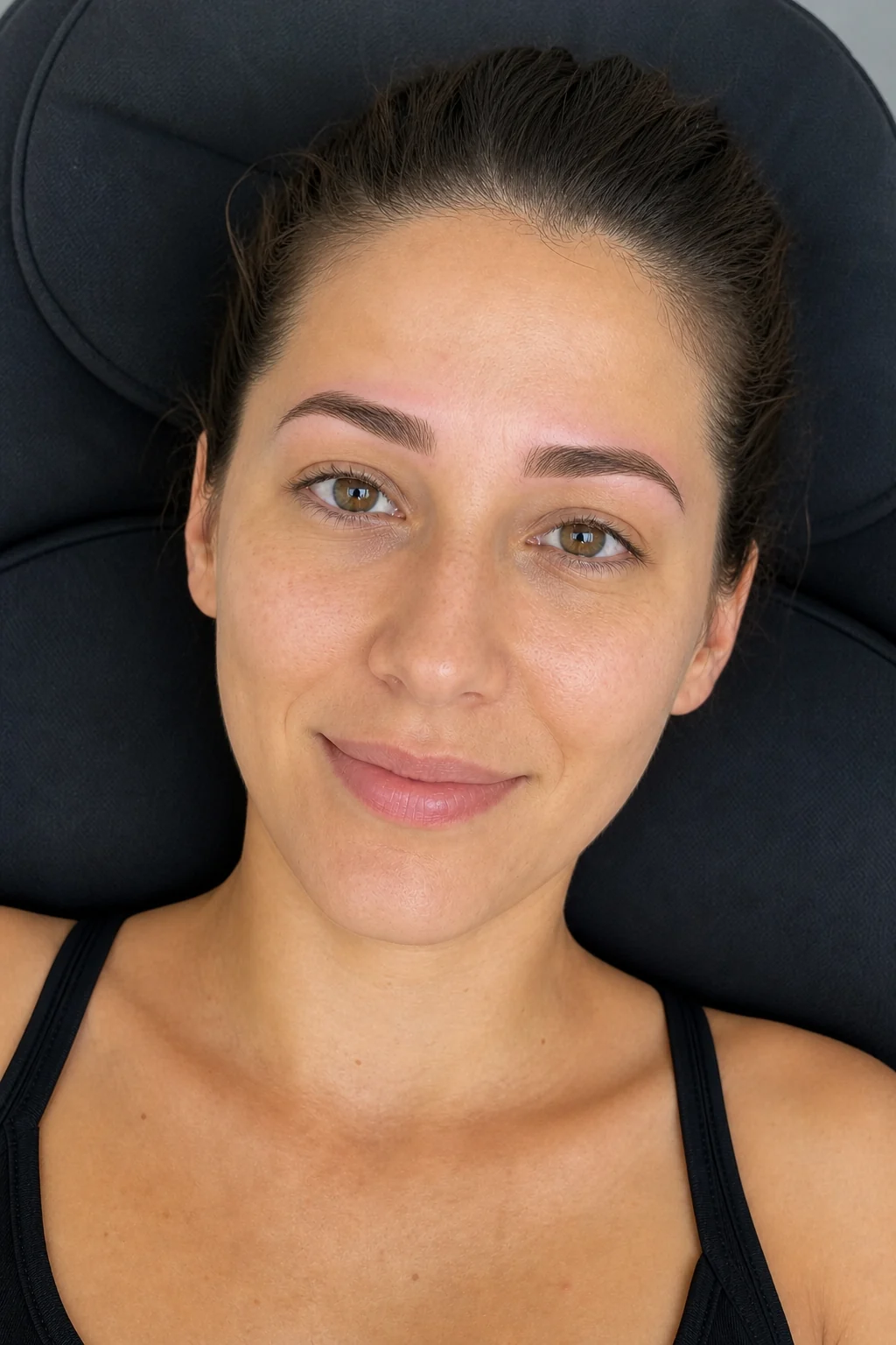 Brows after a hybrid brow stain and shape by Nikola